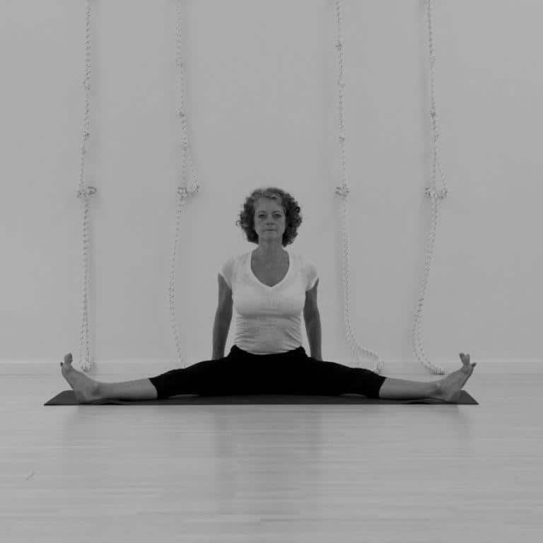 Pranayama / Vejrtræknings workshop
Torsdag den 30. november 2023 kl. 19 – kl. 22.00

“Vores sind er en evig strøm af bevidsthed, der kan ledes i to retninger enten ud i verden gennem sanserne eller indad bort fra den ydre verden og mod vores dybere eksistens.
Denne sidste praksis kaldes yoga.​

Indre koncentration i yoga kan begynde, når sanserne gradvist bringes til ro. 
Dette kaldes ”pratyahara”.
At arbejde med åndedrættet med dette formål kaldes ”pranayama.’

Du forberedes igennem asanas til Pranayama og du bliver hjulpet og guidet, så du får alle de dejlige facetter med i arbejdet med Pranayama.

Jeg glæder mig til at byde jer velkommen til denne dejlige workshop.​

Dato:
Torsdag den 30. november 2023
Kl. 19.00 – 22.00

Minimum deltagere:  7 personer – Maximum 15 personer
For at deltage bør du have praktiseret Iyengar yoga / yoga i mindst 2 år.

Underviser: Iyengar Senior yoga lærer Elin Marie Døfler Bruun​

Pris: kr. 350,00 som betales ved tilmelding til Handelsbanken Reg. 7620 konto 2054235 Mrk. navn og Pranayama

Hvis workshoppen bliver aflyst betales hele kursusgebyret tilbage.

Bank: Handelsbanken Reg. 7620 konto 2054235 Mrk.: Pranayama

Sted: Yoga-Centret Region Midtjylland, Nr. Holtumvej 3, Arnborg, 7400 Herning.

Jeg er gerne til rådighed for yderligere informationer, hvis du har spørgsmål og jeg sender yderligere information ud til dig, når tiden nærmer sig.

Namaste
Elin